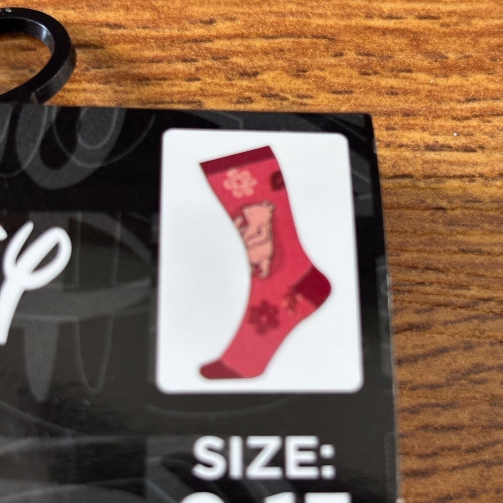 Disney Crew Socks - Classic Winnie the Pooh - Picture 2 of 3
